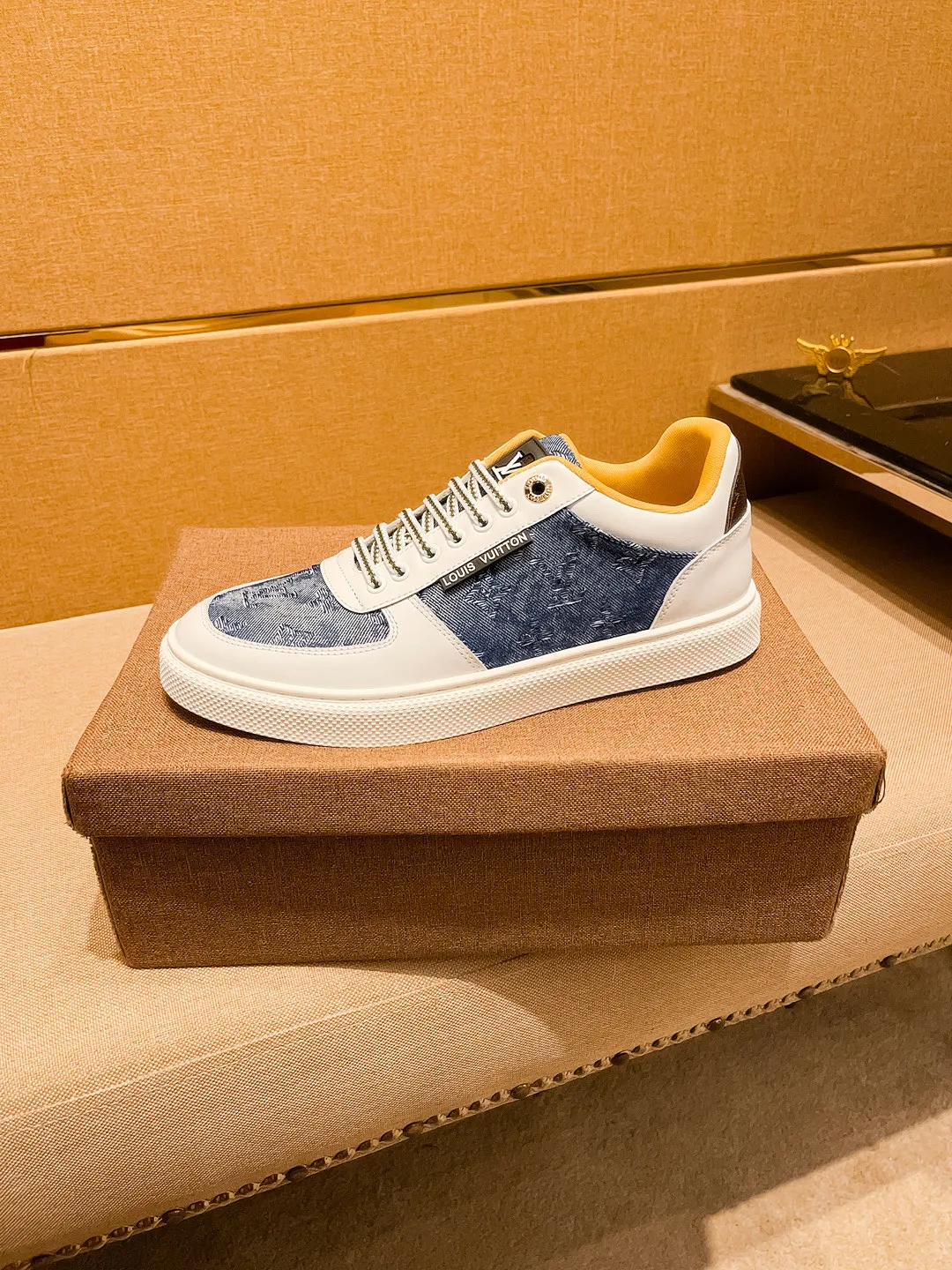 Men's shoes💰 400💰[LV]🔥Louis Vuitton, high-end men's shoes brand, official website 1:1 latest masterpiece: the upper is made of Italian imported first-layer cowhide with a comfortable and breathable lining➕original non-slip and wear-resistant outsole🔥, making walking more convenient and comfortable! An exclusive new model, a stunning work, a beautiful 1:1 replica [color] compared to the official quality! Create a fashionable personality to set off your uniqueness! A must-have for trendy men! Classic 🔥Size: 38-44 Color: 🔥 3⃣️colors available🔥.